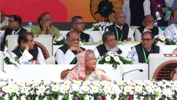 নতুন নেতৃত্ব চান শেখ হাসিনা