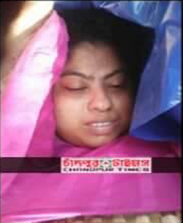 ফরিদগঞ্জ থানার মিথ্যে খুনের মামলার আসামী হয়ে  হাঁসা গ্রামের একটি পরিবারের ৫ম শ্রেণীর ছাত্রী সহ ১১ জন বাড়ী ছেড়ে পালিয়ে বেড়াচ্ছে।