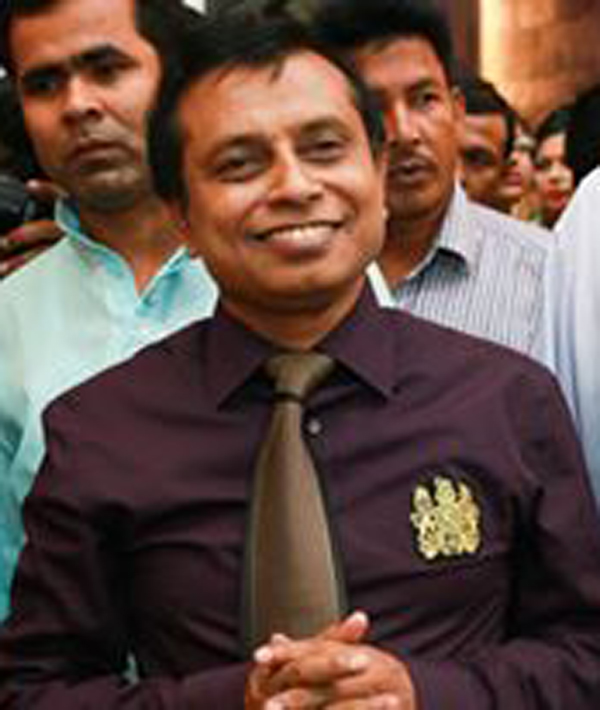নারী কেলেংকারী মহা নায়ক আলী আজম বাবলা’র প্রতারণা অব্যাহত