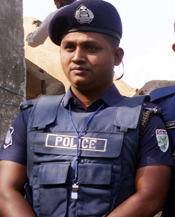 সুনামগঞ্জে এসআই ও তিন কনষ্টেবেলর বিরুদ্ধে তদন্ত শিশুর পায়ে গুলি-গ্রামে ডুকে নারীকে মারধর