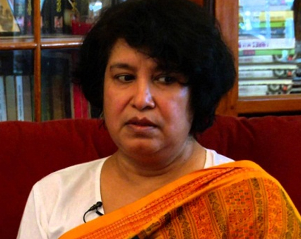 শাবানা এতকাল পরপুরুষকে আলিঙ্গনে ‘পাপ’ কামিয়ে তা মোচন করতে হজে যাচ্ছেন