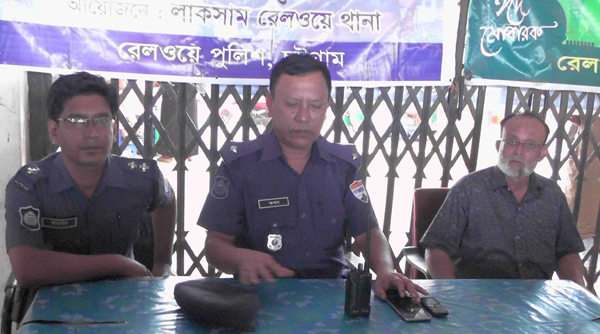 লাকসামে ট্রেনের ছাদ  থেকে ২৫ যাত্রী আটক