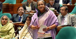 জরুরী মামলা পড়ে আছে সেগুলোতে সময় দেয়া হয় না খুচরা মামলা নিয়ে সময় কেন?
