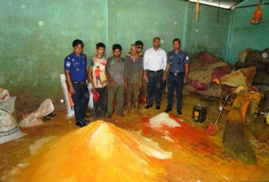 হলুদের বদলে রং দিয়ে রান্না, খাবার খেয়ে ২০ ছাত্র হাসপাতালে
