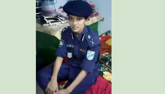 র‌্যাবের ফাঁদে ধরা ভুয়া এসপি মুন্নি