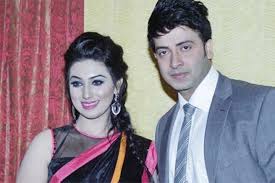 শাকিব অপু সম্মাননা পাচ্ছেন