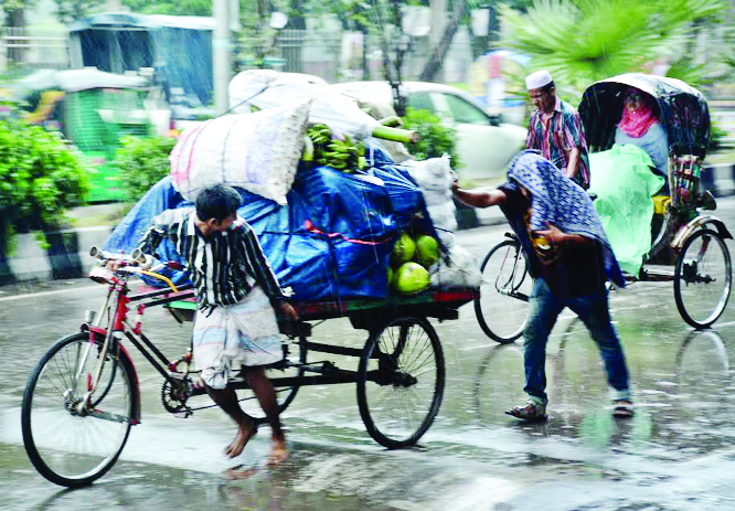 সারাদেশে গুঁড়ি গুঁড়ি বৃষ্টি জনজীবনে বিড়ম্বনা  সমুদ্রবন্দরে ৩ নম্বর সতর্কতা : আজও বৃষ্টি থাকবে, সেন্টমার্টিনে ৭ শতাধিক পর্যটক আটকা পড়েছে