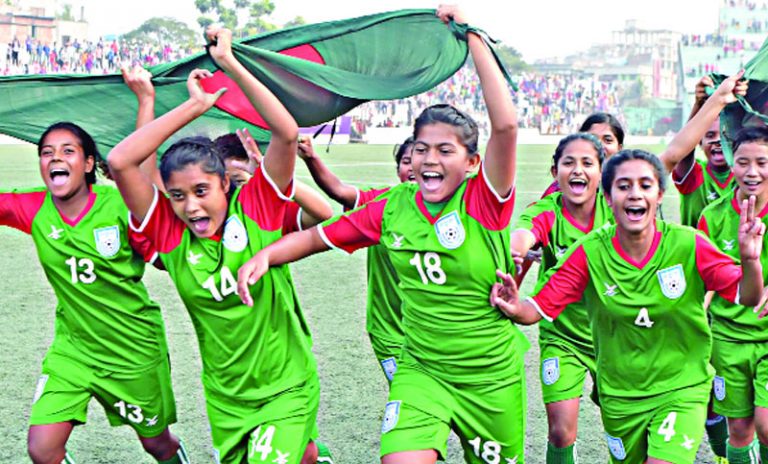 মেয়েদের ফুটবল নতুন দিগন্ত ছুঁয়েছে