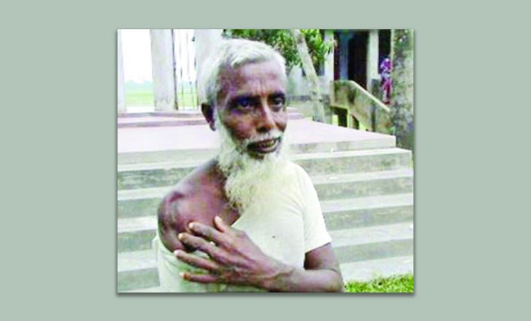 নওগাঁয় মুক্তিযোদ্ধা যাচাই  তালিকায় বাদ,শরীরে গুলি