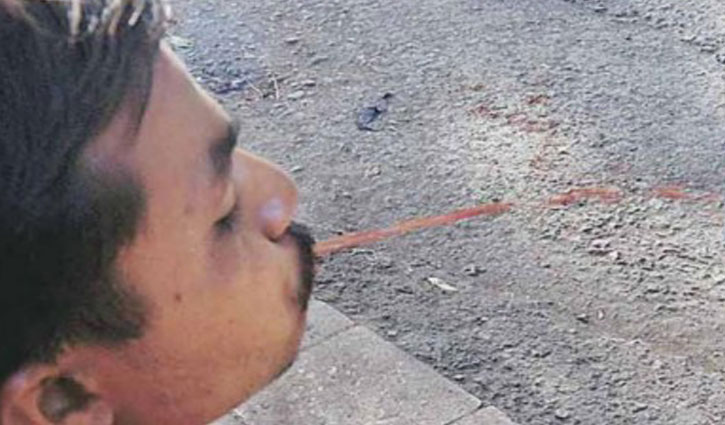 খবরের কাগজে ছবি রাস্তায় থুতু ফেললেই