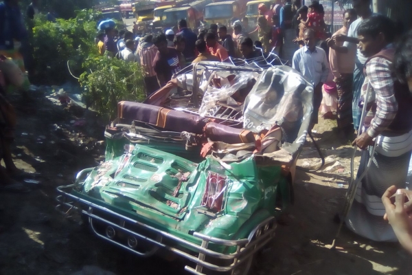 ৪ প্রাণ কেড়ে নিলো ঘাতক বাস