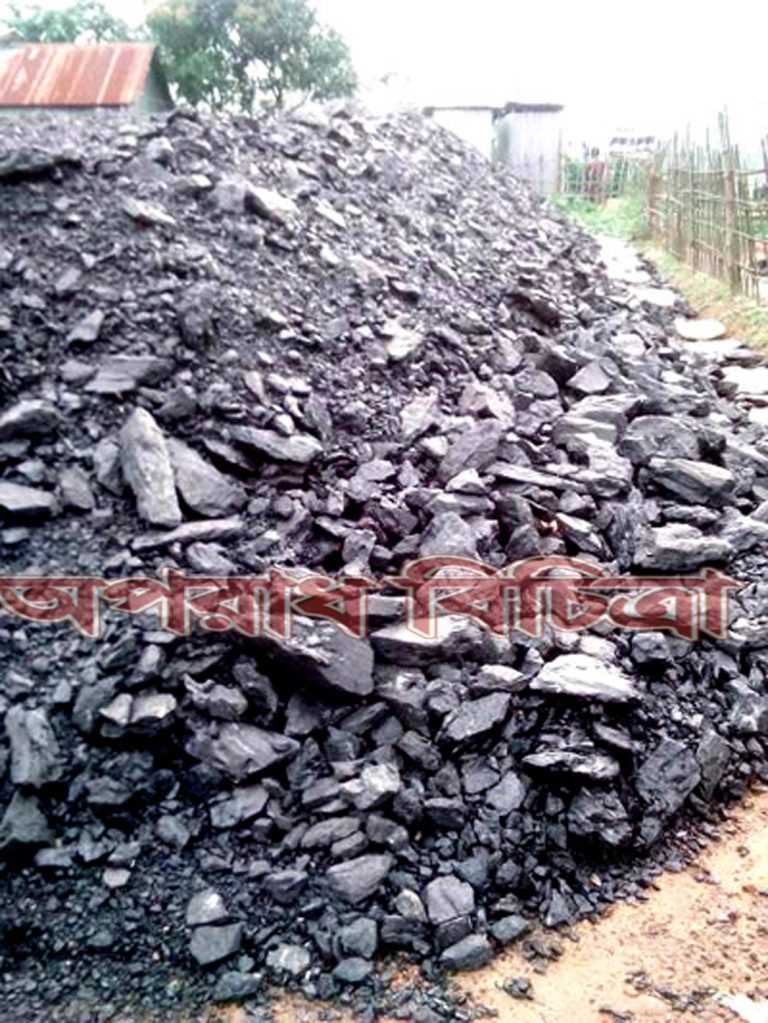 সুনামগঞ্জের লাকমা ও টেকেরঘাট সীমান্ত দিয়ে ৮০মে.টন কয়লা পাচাঁরের অভিযোগ