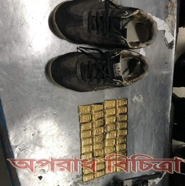 কোটি টাকার সোনা বিমানকর্মীর জুতায়