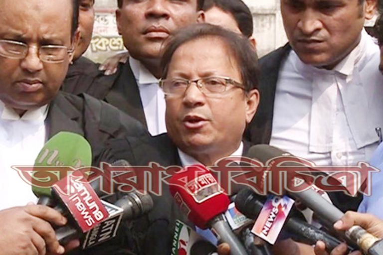 খালেদা জিয়ার সাথে দেখা করতে আইনজীবী সানাউল্লাহ মিয়া জেলগেটে