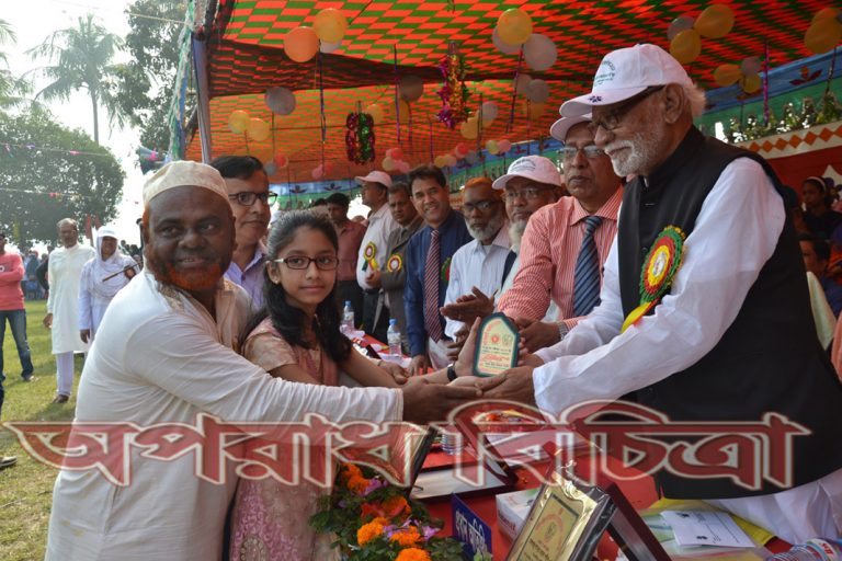 বাংলাদেশে সাড়ে ষোল কোটি মানুষের মধ্যে অভুক্ত থাকে এমন একটি মানুষও খুঁজে পাওা যাবে না: ভূমিমন্ত্রী
