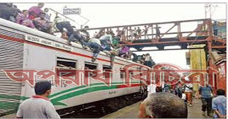 প্রাণ গেল ৪ ট্রেনযাত্রীর