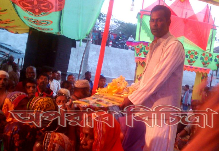দশমিনায় নব-নির্বাচিত চেয়ারম্যানকে গণ-সংবর্ধণা