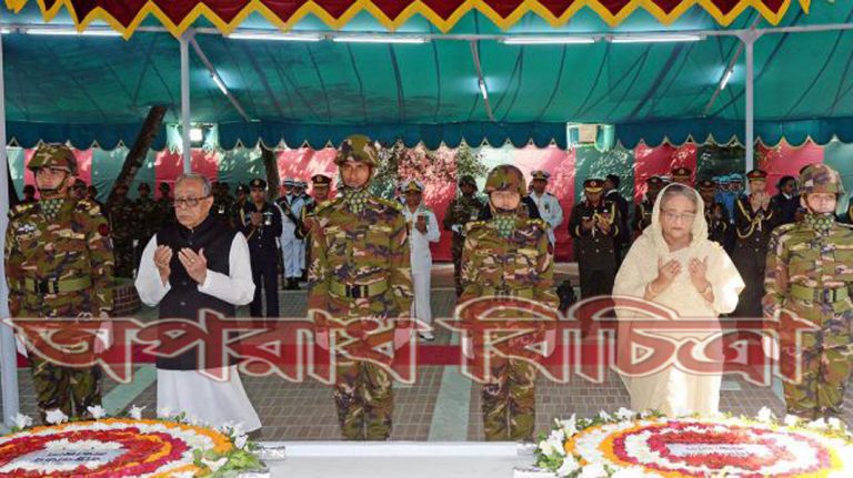 বঙ্গবন্ধুর সমাধিতে রাষ্ট্রপতি ও প্রধানমন্ত্রীর শ্রদ্ধা