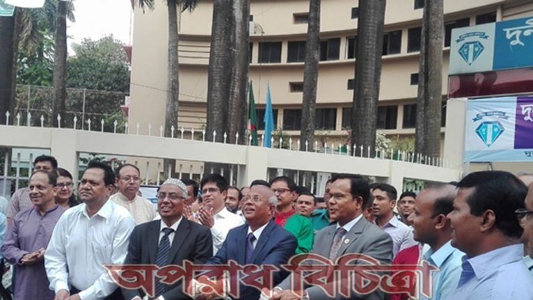 ধূর্ত, শক্তিশালী ও প্রভাবশালী দুর্নীতিবাজদের ধরতে সবার সম্মিলিত সহযোগিতা চাই