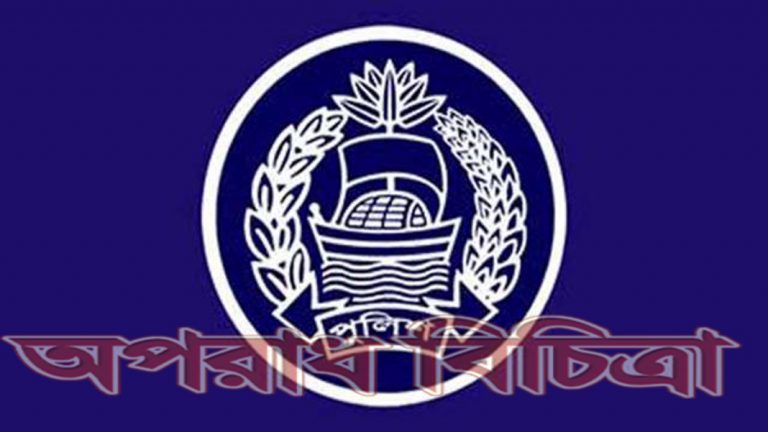 এ সময় অনেকে আনন্দে কেঁদে ফেলেন