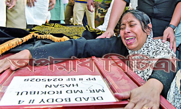 বুকফাটা কান্নার এই ঢেউ কয়েক ঘণ্টা পর ভাসায় ঢাকার আর্মি স্টেডিয়ামও।