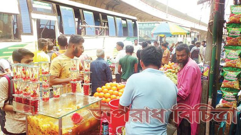 চাঁদা দিয়ে ব্যবসা পরিচালনার কথা অকপটে স্বীকারও করছে হকাররা