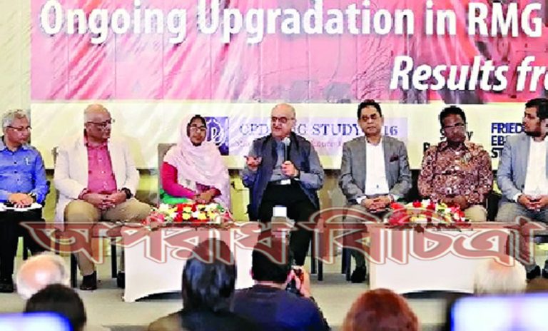 ৭ হাজার টাকা পোশাক শ্রমিকদের গড় মজুরি