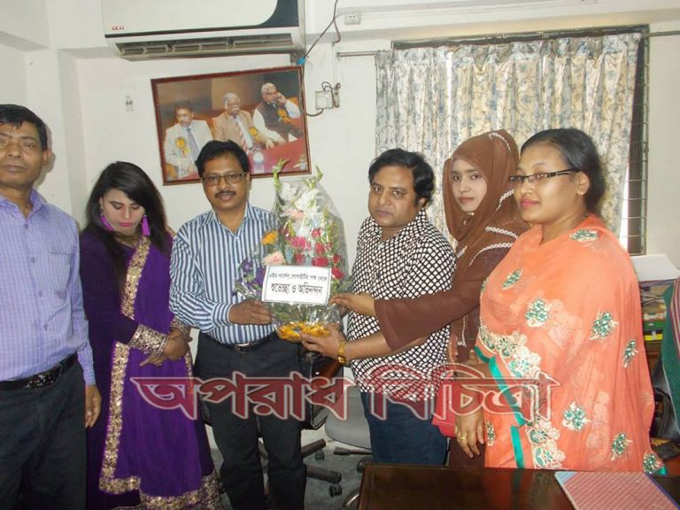 সাপ্তাহিক পত্রিকা পরিষদের নতুন কমিটিকে ফুলেল শুভেচ্ছা