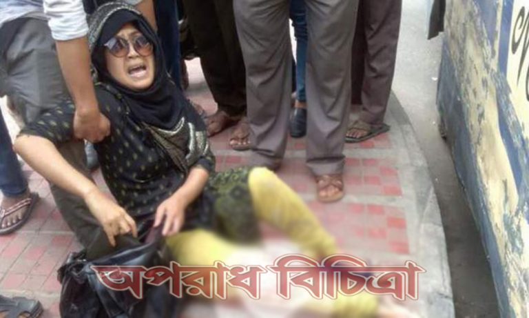বেপরোয়া বাসের চাপায় এক নারীর ডান পা থেঁতলে গেছে