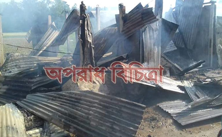 নাঙ্গলকোট  আগুন লেগে ২০টি দোকান পুড়ে ছাই