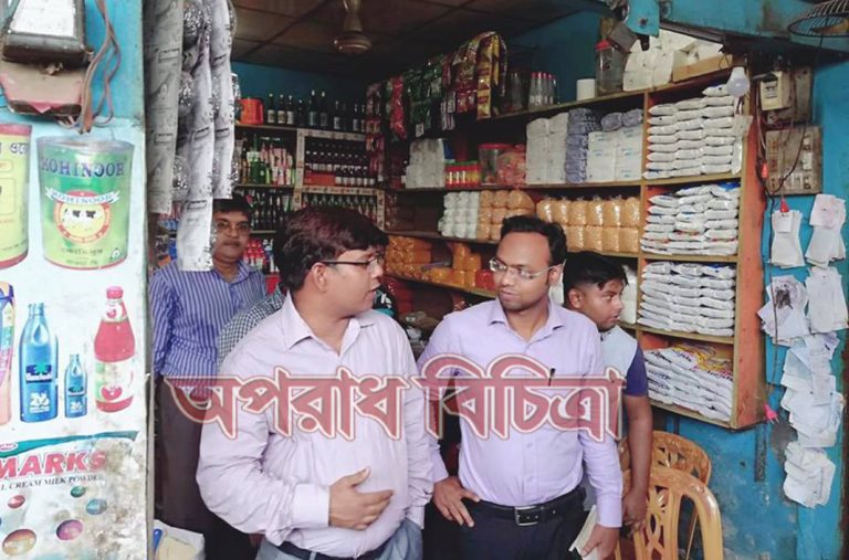 বাজার দর নিয়ন্ত্রনে রাখতে জেলা প্রশাসক, কর্তৃক বাজার পরিদর্শন মিষ্টির দোকানসহ ৪ দোকানকে জরিমানাবাজার দর নিয়ন্ত্রনে রাখতে জেলা প্রশাসক, কর্তৃক বাজার পরিদর্শন মিষ্টির দোকানসহ ৪ দোকানকে জরিমানা