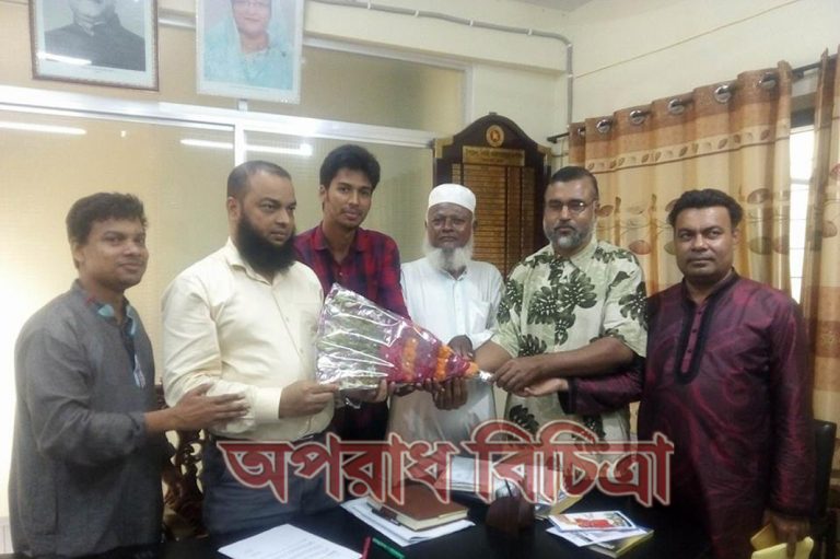 নাঙ্গলকোটে নির্বাহী অফিসারকে নাঙ্গলকোট রাইটার্স এসোসিয়েশনের ফুলেল শুভেচ্ছা
