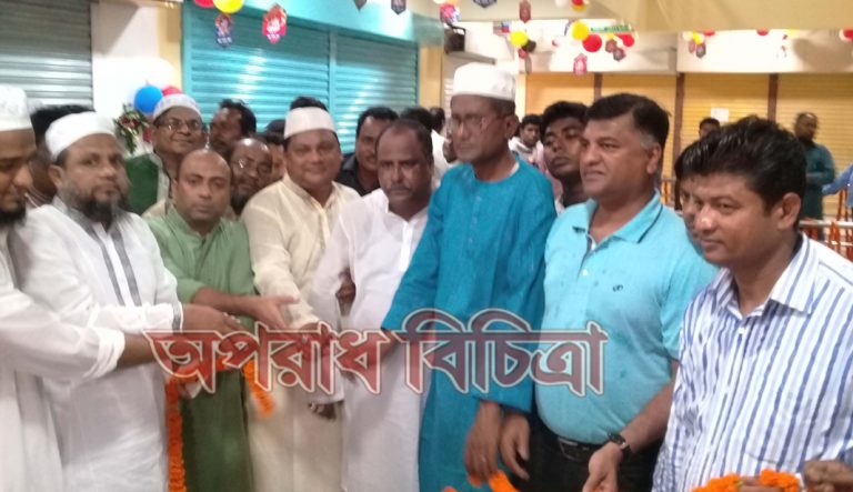চৌমুহনীতে হক শপিং মলের উদ্বোধন