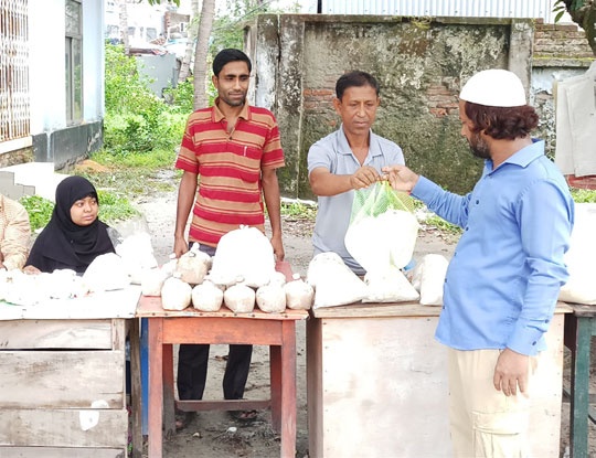 মাশরুম চাষ করে চাষিরা স্বাবলম্বী