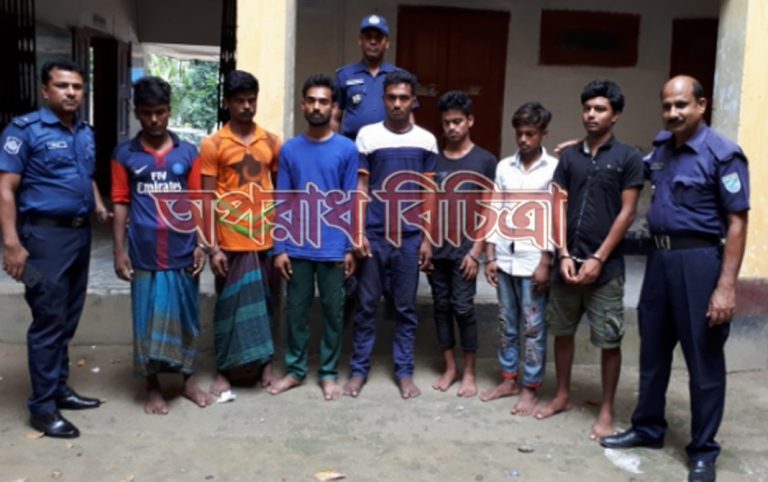 সোনারগাঁয়ে দেশীয় অস্ত্র সহ ৭ ডাকাত গ্রেফতার