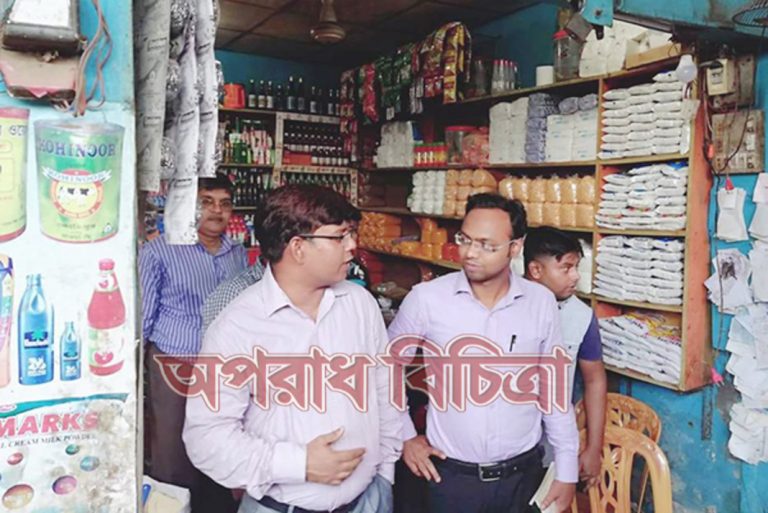 বাজার দর নিয়ন্ত্রনে জেলা প্রশাসক কর্তৃক বাজার পরিদর্শন মিষ্টির দোকানসহ ৪ দোকানকে জরিমানা
