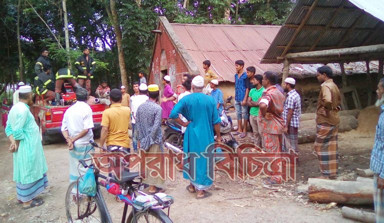 রাজাপুরে আগুন নিভাতে গিয়ে করাত কলের মালিক পক্ষের হামলায় ফায়ার কর্মকর্তা লাঞ্চিত