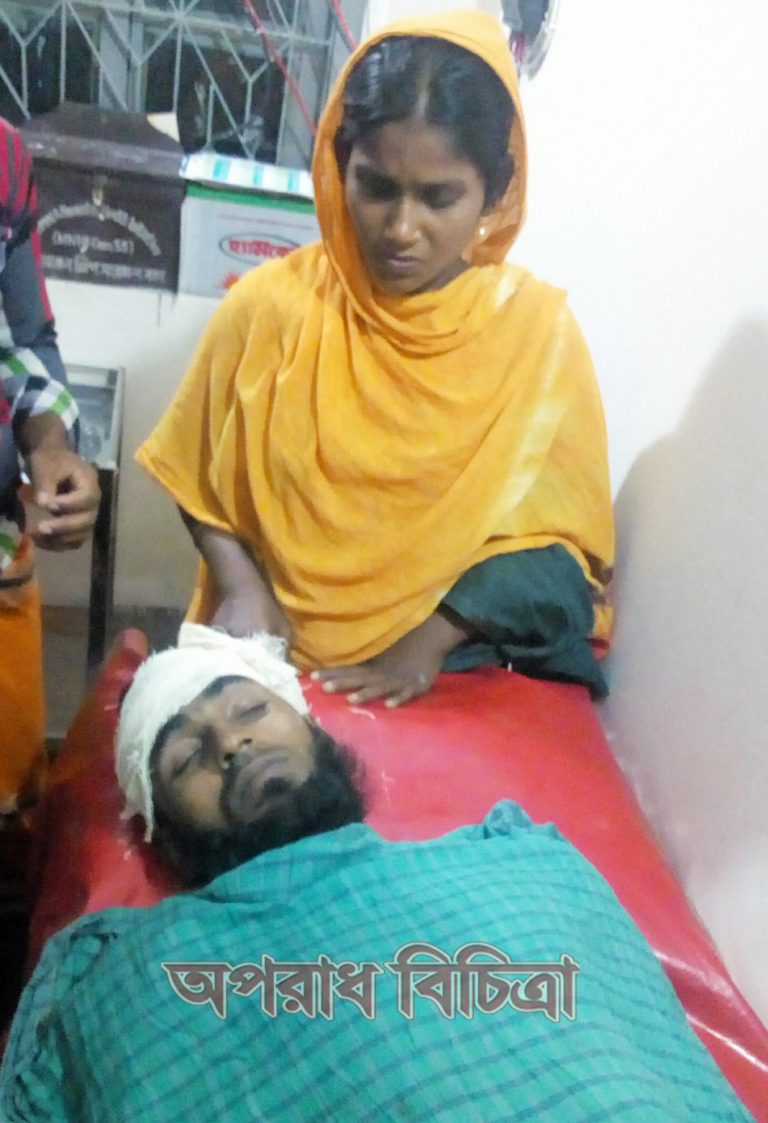 দশমিনায় তুচ্ছ ঘটনাকে কেন্দ্র করে একজনকে পিটিয়ে গুরুতর জখম