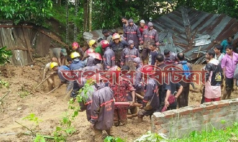 পাহাড় ধসে ১০জনের মৃত্যু