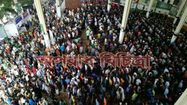 কমলাপুর রেলস্টেশনে চতুর্থ দিনেও উপচে পড়া ভীড়
