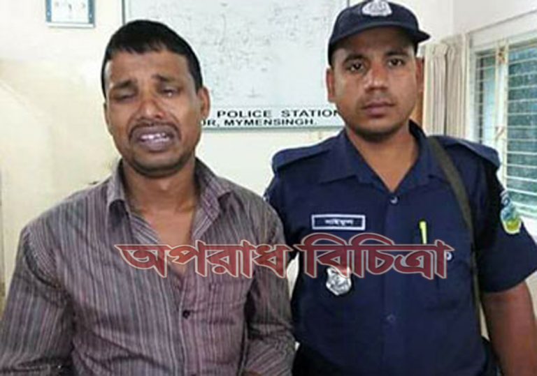 পিতার হাতের ৪ টি আঙ্গুল  কেটে দিয়েছেন সন্তান