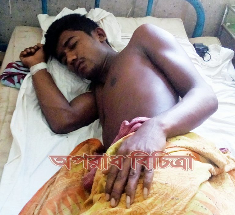 দশমিনায় জেলে পাড়ায় সন্ত্রসী হামলা, তিন জনকে পিটিয়ে আহত