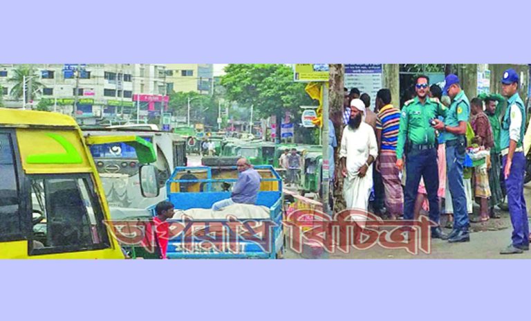 রাস্তায় যানজট, পুলিশ ব্যস্ত চাঁদাবাজিতে