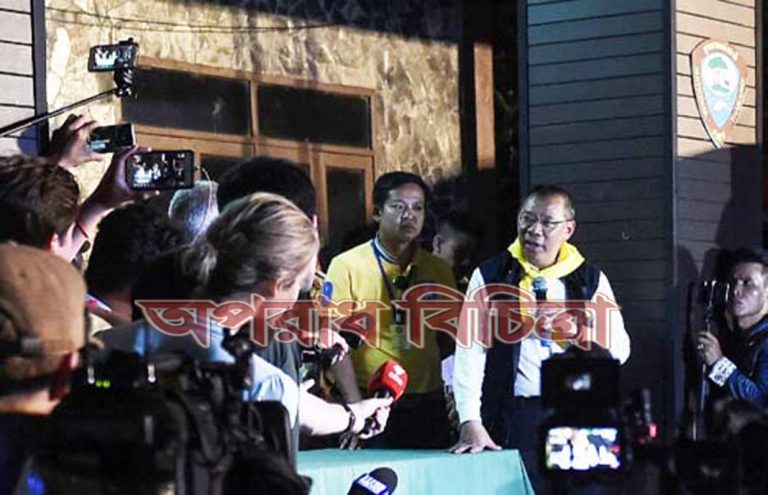 কোচ গুহায় আটকা শিশুদের মা-বাবার কাছে ক্ষমা চেয়েছেন