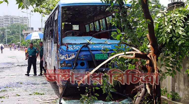 পরিবহনের তিন চালকের কারোরই ড্রাইভিং লাইসেন্স ছিলো না