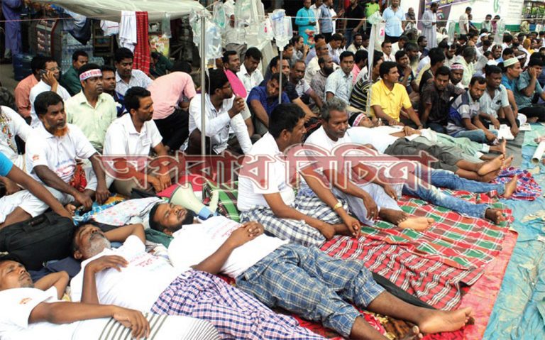 অনশনরত শিক্ষকরা নীতিমালা মানতে নারাজ