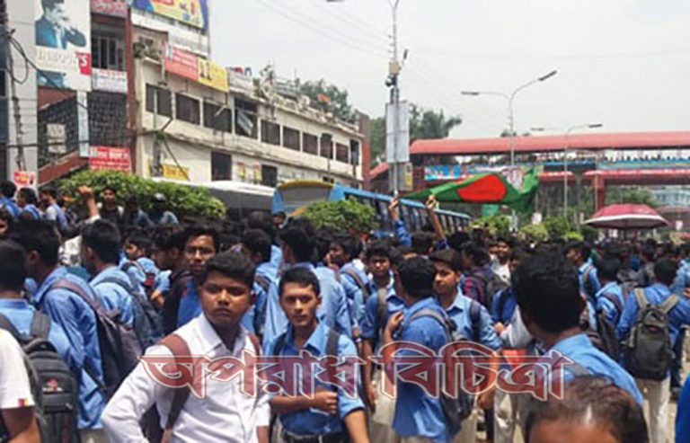 নৌপরিবহন মন্ত্রী সকল সংসদীয় কমিটি, মালিক-শ্রমিক ফেডারেশন ও মন্ত্রিত্ব থেকে পদত্যাগ দাবী