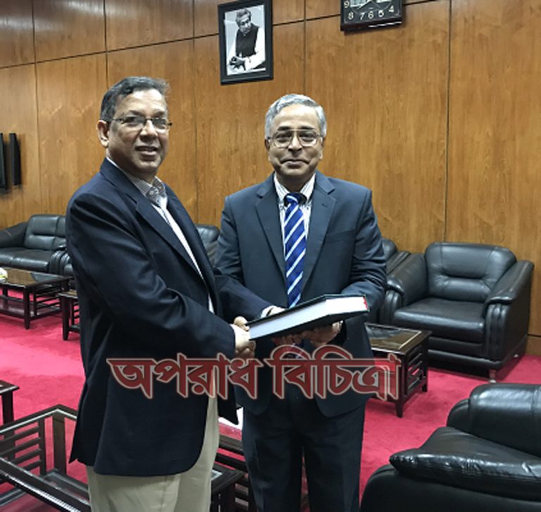 নতুন বাংলাদেশ কোড প্রধান বিচারপতির হাতে তুলে দিলেন আইনমন্ত্রী