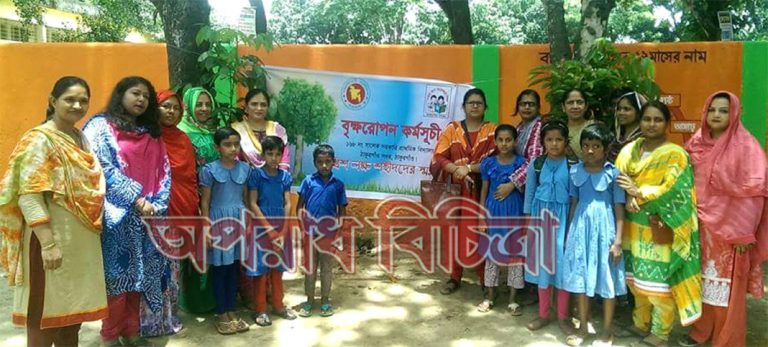 ৩০ লক্ষ শহীদদের স্মরণে ঠাকুরগাঁও সালেক সরকারি প্রাথমিক বিদ্যালয়ে বৃক্ষরোপন কর্মসূচী পালিত