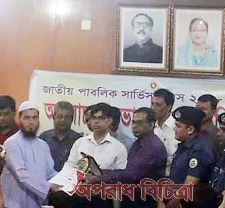 রাজাপুৃর উপজেলার শ্রেষ্ঠ অফিস সহকারী পদক পেলেন মোঃ শাহজামাল